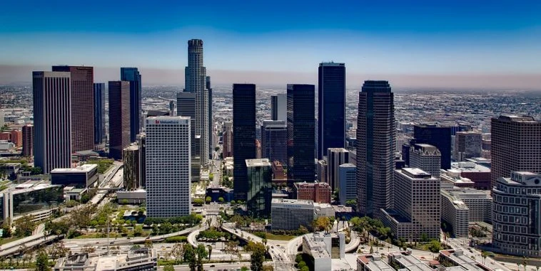 Une vue aérienne de la ville de Los Angeles.