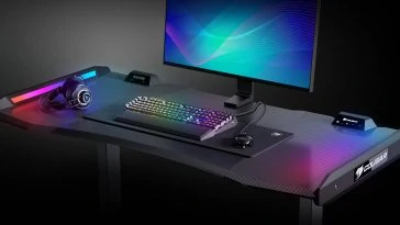 Un bureau d'ordinateur de jeu avec un écran et un clavier.