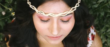 découvrez les meilleurs conseils et astuces de maquillage pour sublimer les yeux verts avec notre sélection de produits et de tutoriels de maquillage.