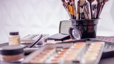 découvrez notre sélection de palettes de maquillage pour un look parfait. retrouvez les dernières tendances en matière de maquillage avec nos palettes de qualité professionnelle.